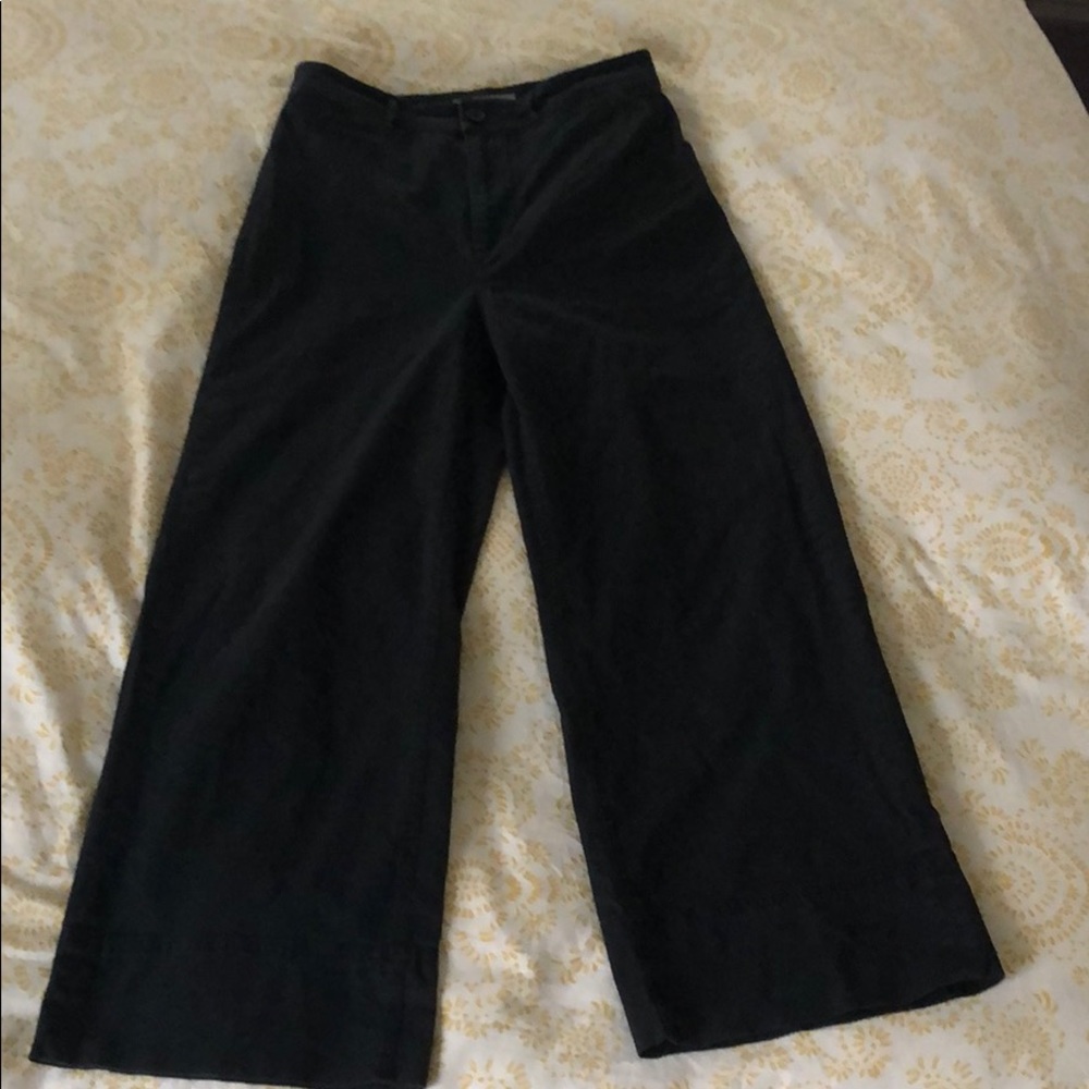 Everlane lightweight wide leg cropped chino